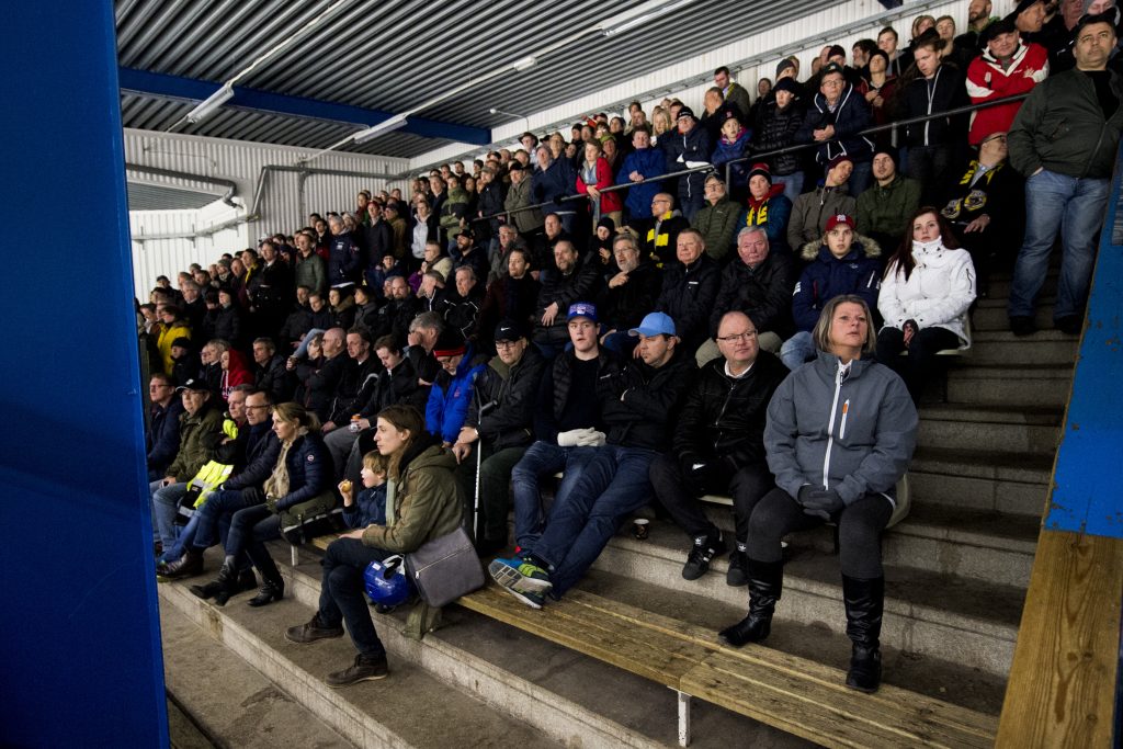 150331 Publik under ishockeymatchen i kvalet till Hockeyallsvenskan mellan Pantern och AIK den 31 mars 2015 i Malm. Foto: Petter Arvidson / BILDBYRN / kod PA / 91103